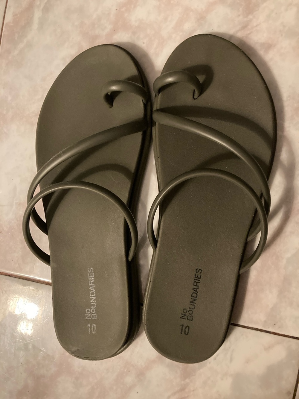 No Boundaries Olive Green Strappy Toe-Ring Slide Sandals - Women's